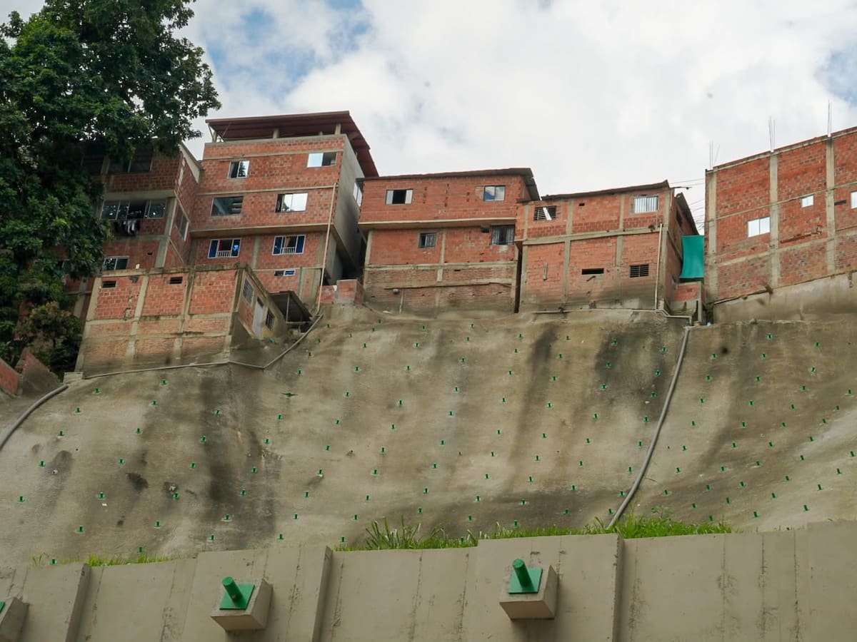 Entregan obra que protege a más de 700 viviendas del riesgo de deslizamientos en Floridablanca