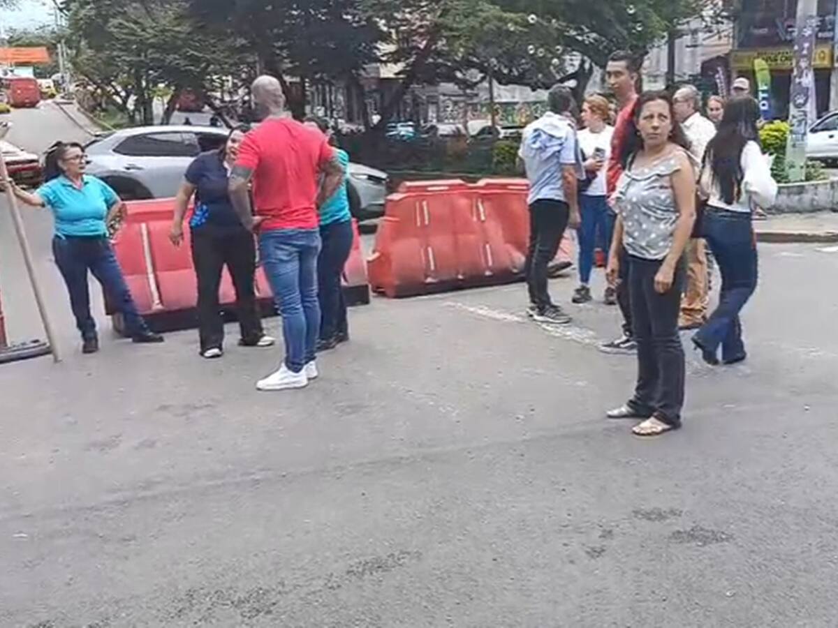 Comerciantes protestaron por las demoras en las obras de la carrera Quinta de Ibagué