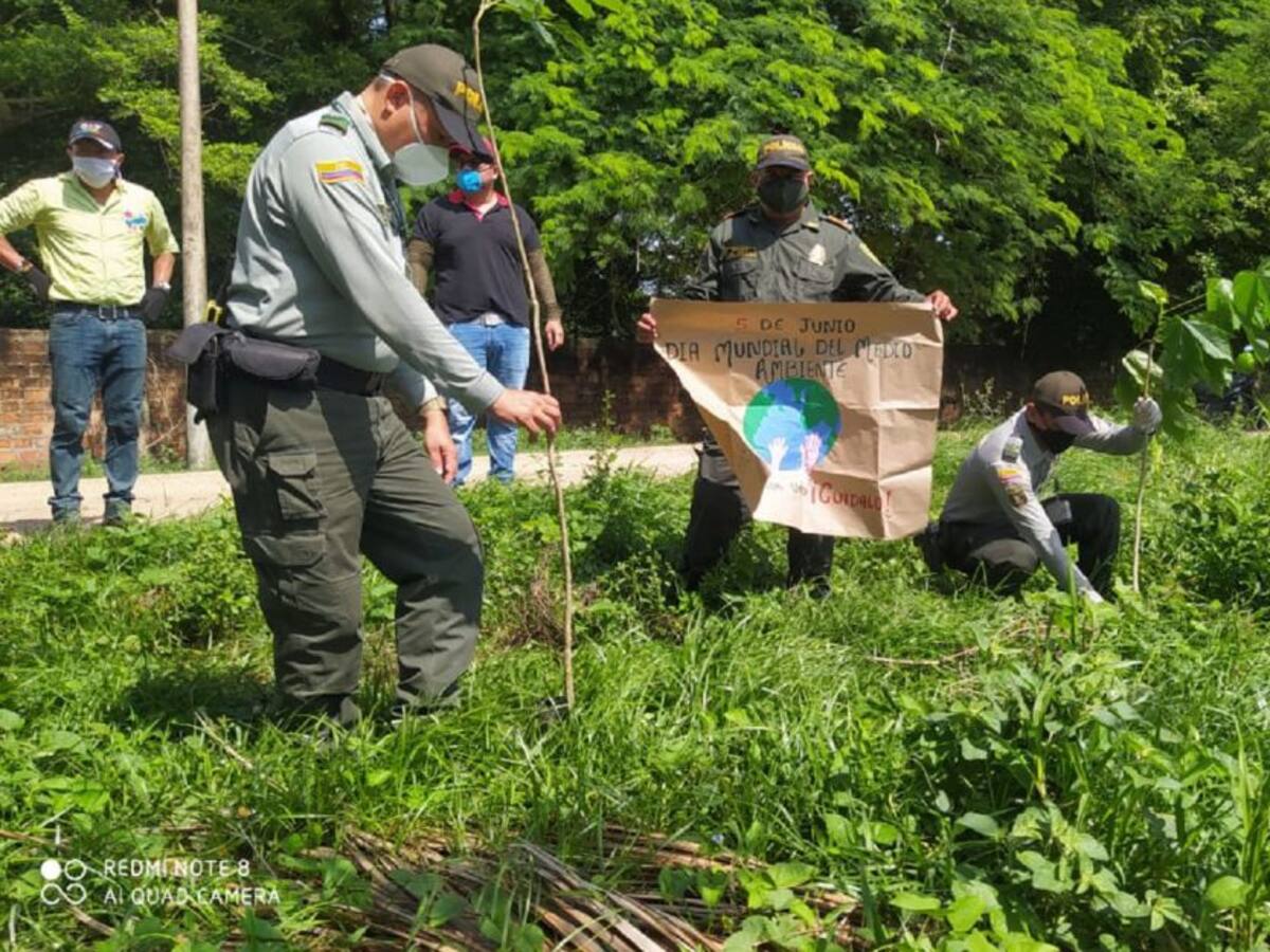 Policía promueve campaña para el cuidado del medio ambiente en Bolívar