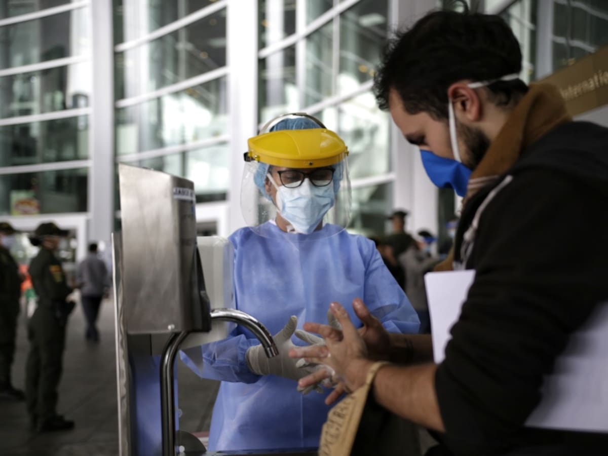 Claudia López pide a Minsalud PCR negativa para entrar a Colombia