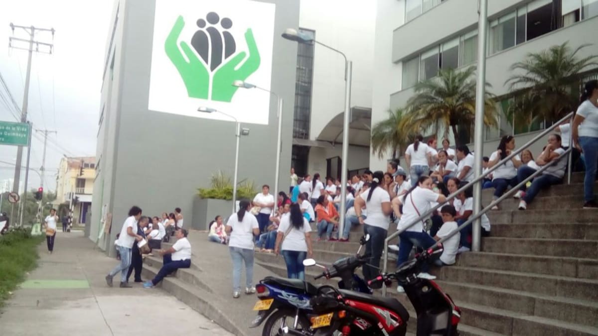 Tres días completan en paro madres comunitarias del Quindío