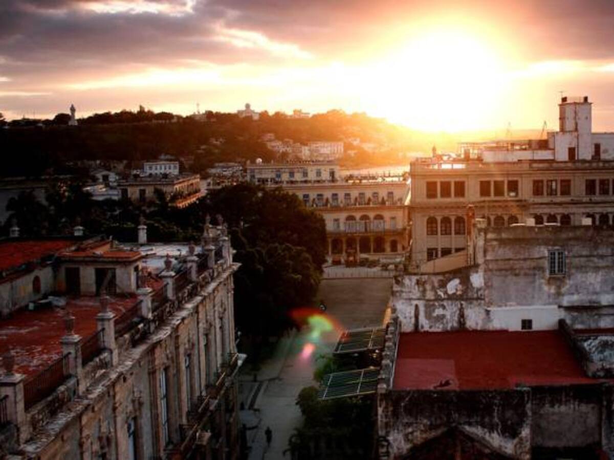 Ministra española de Fomento llega a Cuba para visita oficial