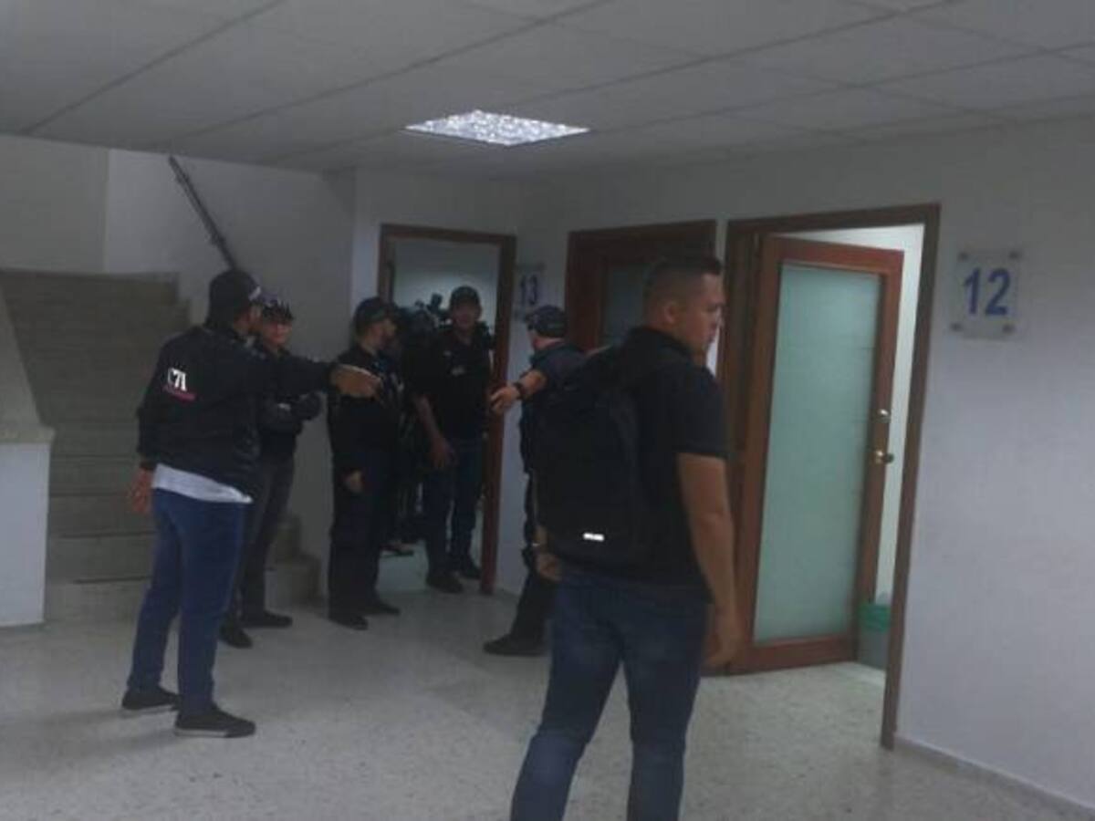 Piden Casa por Cárcel a red que realizaba "chuzadas"