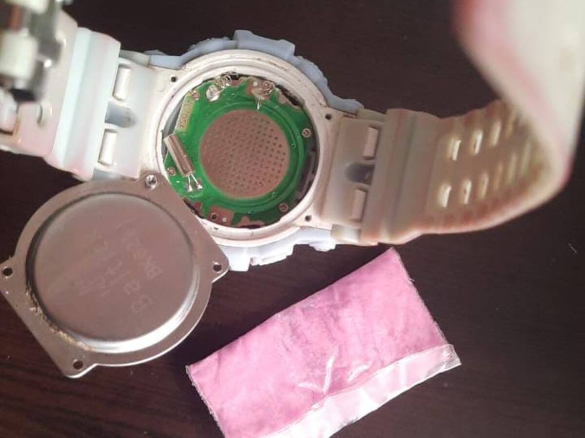 Una mujer intentó ingresar droga escondida en un reloj a una estación de Policía en Caldas