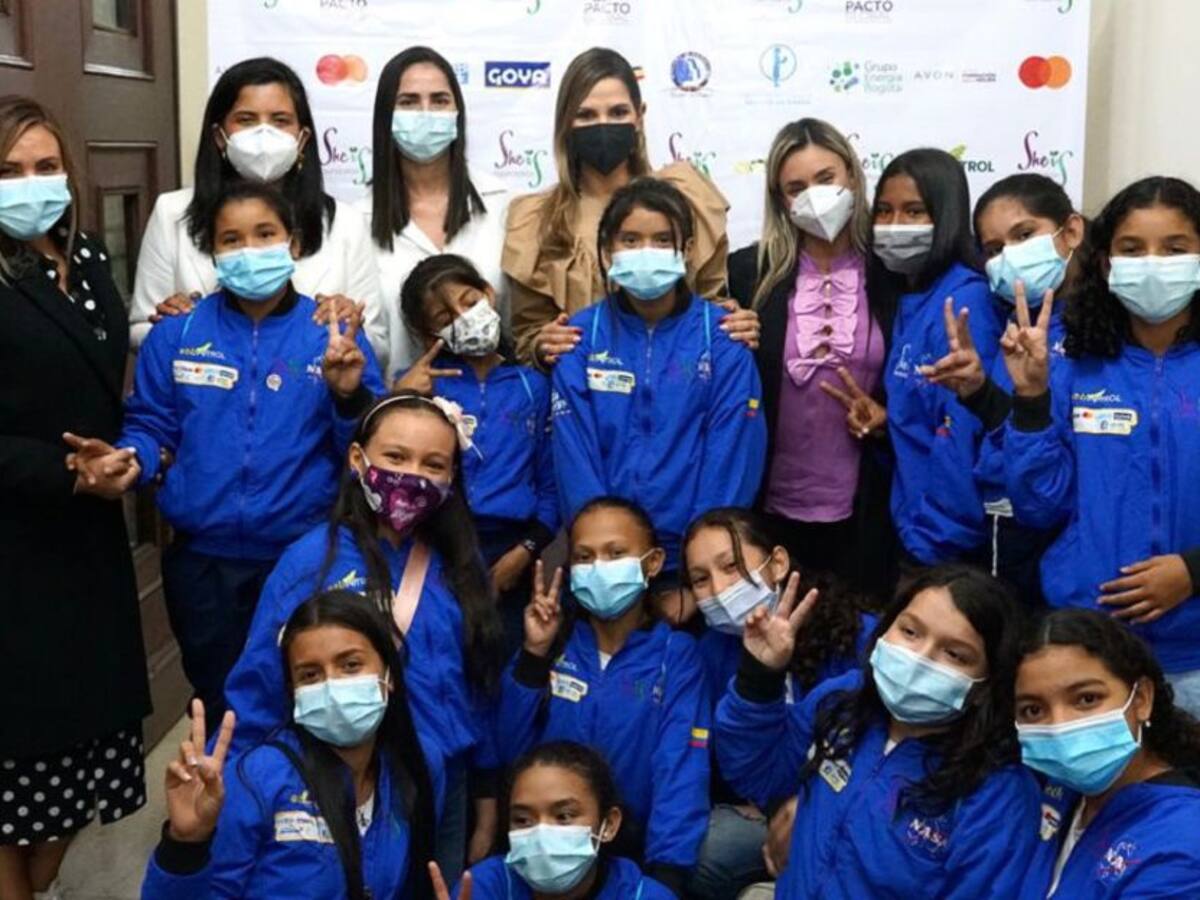 13 niñas santandereanas viajan a conocer la NASA