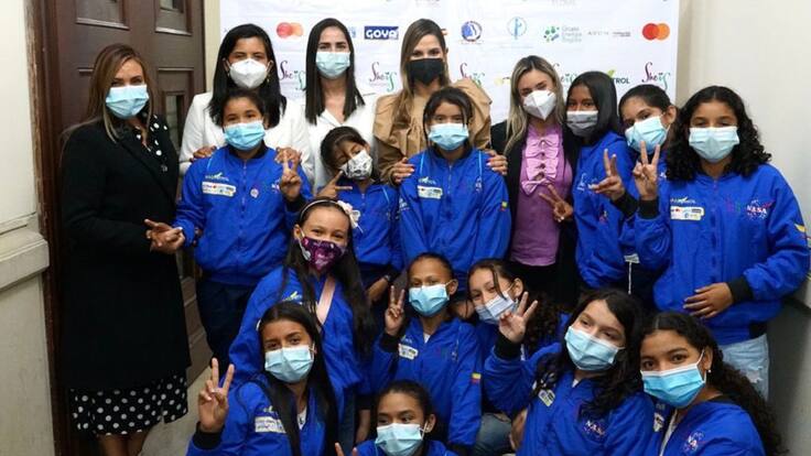 13 niñas santandereanas viajan a conocer la NASA