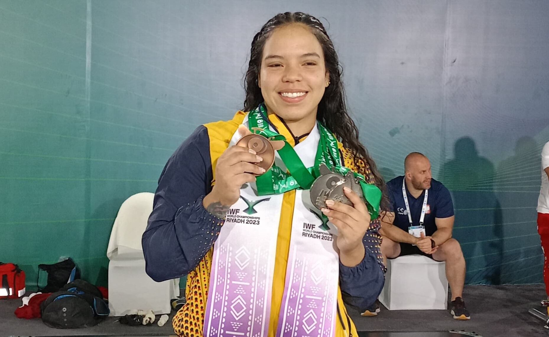 Hellen Escobar brilló en el Mundial de Pesas / @MinDeporteCol