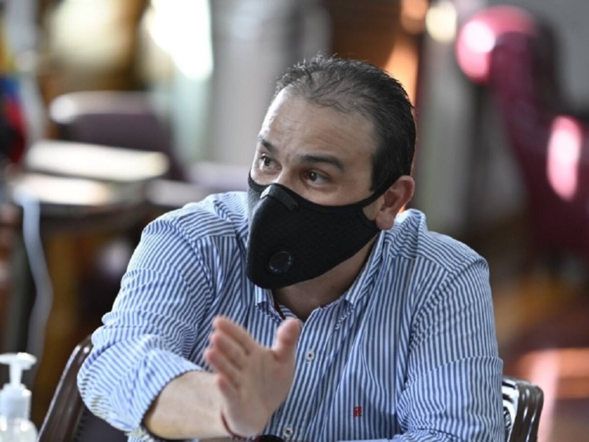 Gobernador destina recursos al HUEM