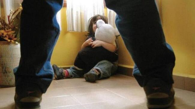 Sentencian al padrastro y a la madre un menor de 5 años, a penas de 35 años y 6 meses, y 10 años y 10 meses de prisión.