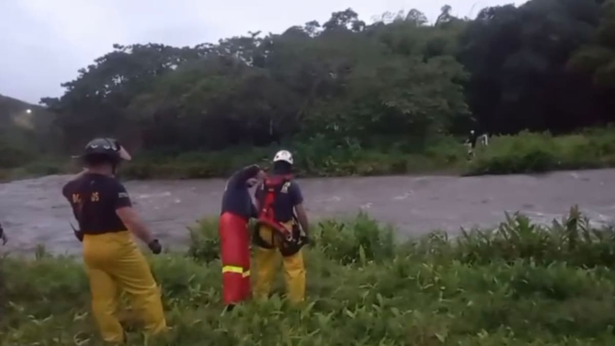 Tres jóvenes fueron rescatados luego de quedar atrapados cerca del río Quindío