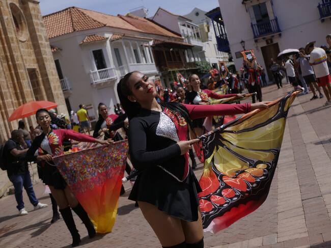 Con su tradicional desfile y símbolos patrios, Cartagena conmemoró el 20 de Julio
