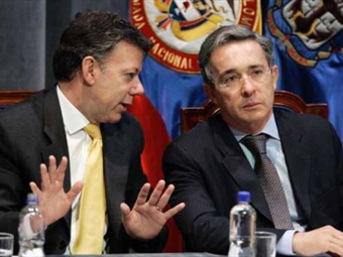 Santos dice que no le gustan los “twitter mentirosos” en respuesta a Uribe