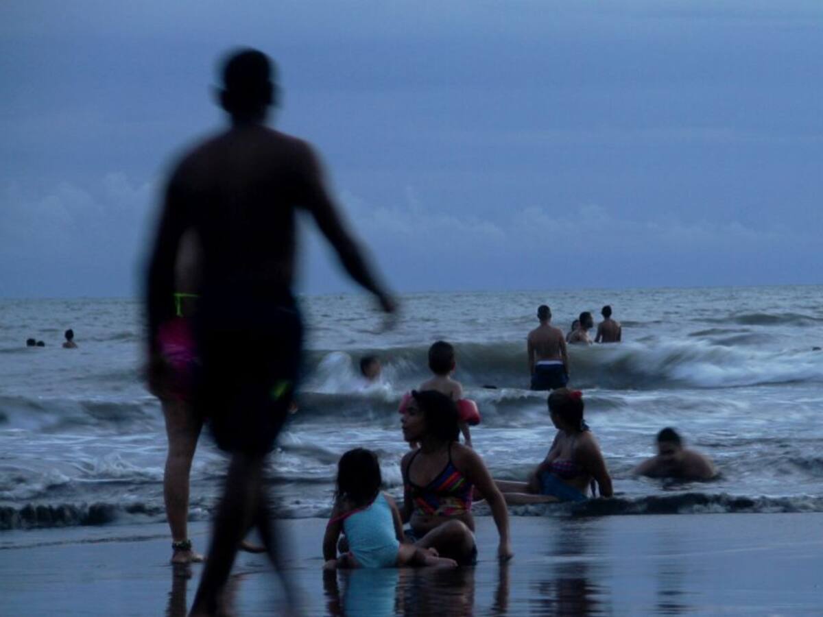 Niño que jugando se lanzó a las aguas del Pacífico apareció muerto