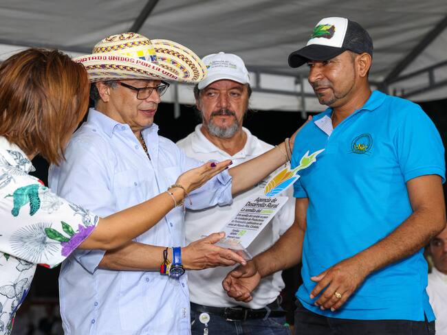 Presidente Petro entrega a campesinos la infraestructura del antiguo Idema en Montería