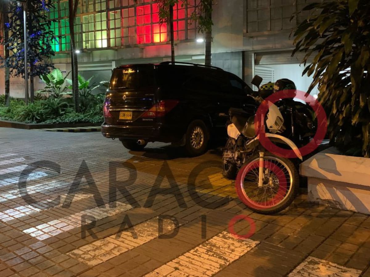 Balacera en pleno sótano de un centro comercial de Cali deja dos muertos