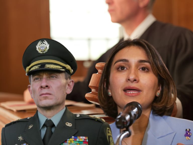 Imagen de referencia | Laura Sarabia (derecha) - General Henry Sanabria (izquierda) - Juez en medio de audiencia (fondo): COLPRENSA.