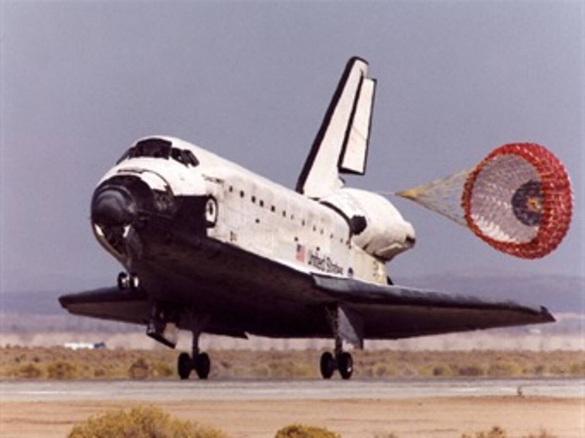 El Discovery toca tierra y concluye 26 años al servicio de la NASA
