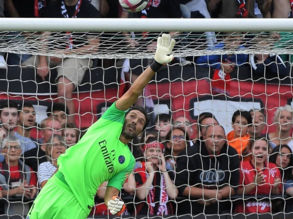 La impresionante atajada de Buffon en la victoria del PSG al Guingamp