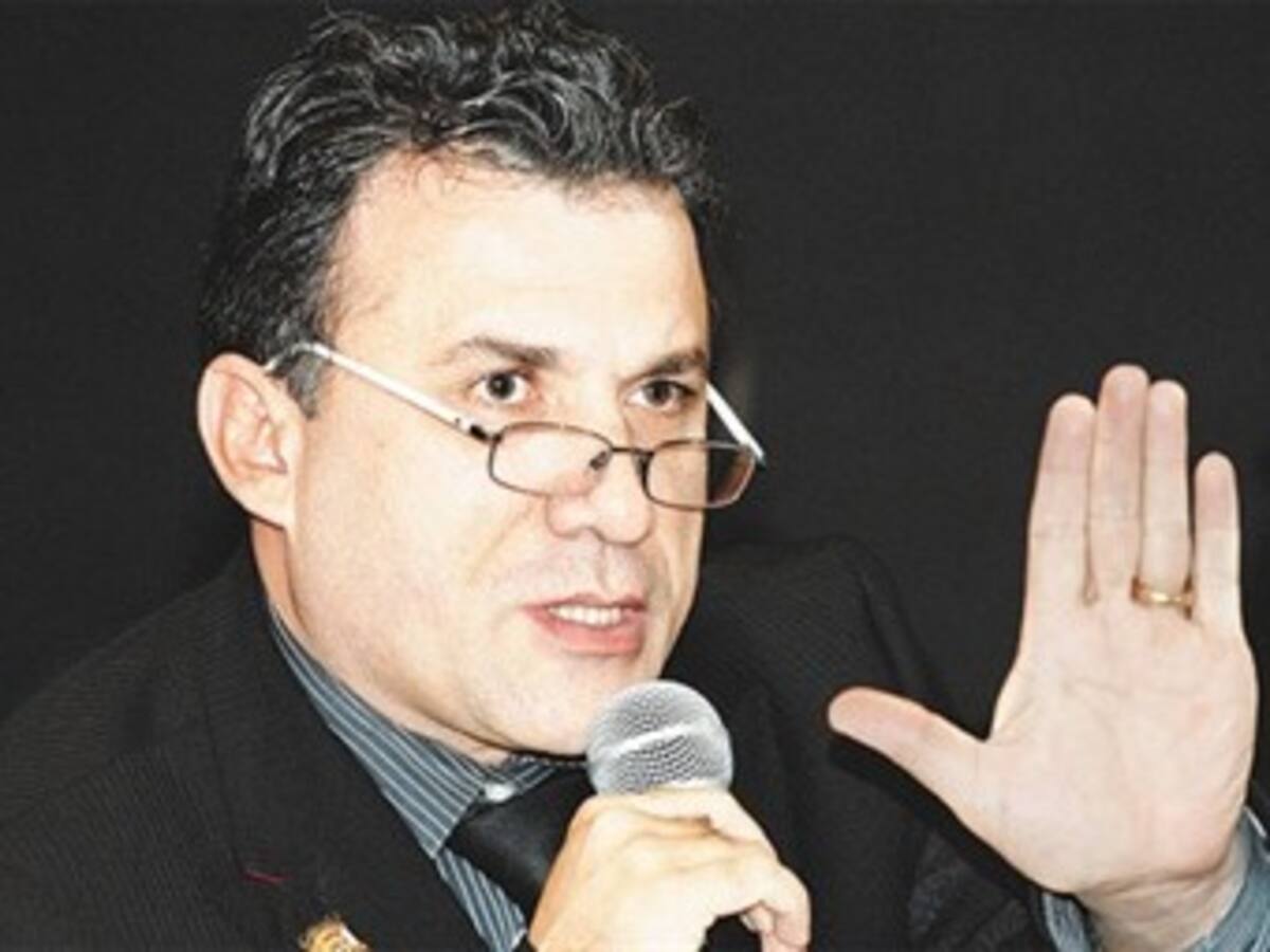 No se debe hablar de hundimiento todavía, hay cosas que se pueden salvar: Roy Barreras