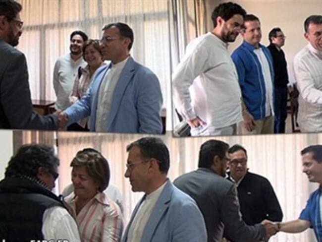 Primeras fotografías de congresistas reunidos con las Farc