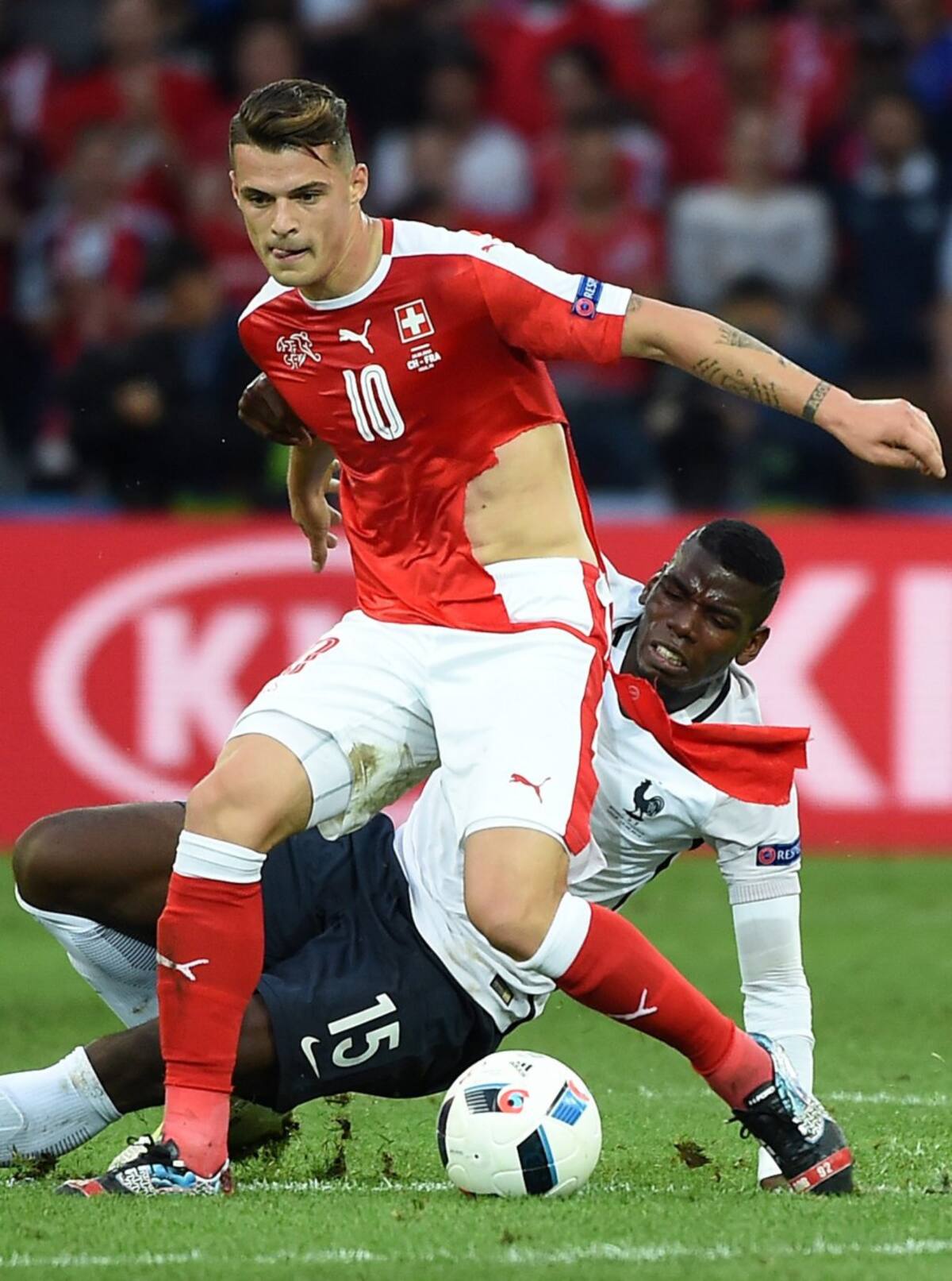 Una de las camisetas rotas de Suiza fue la de Xhaka
