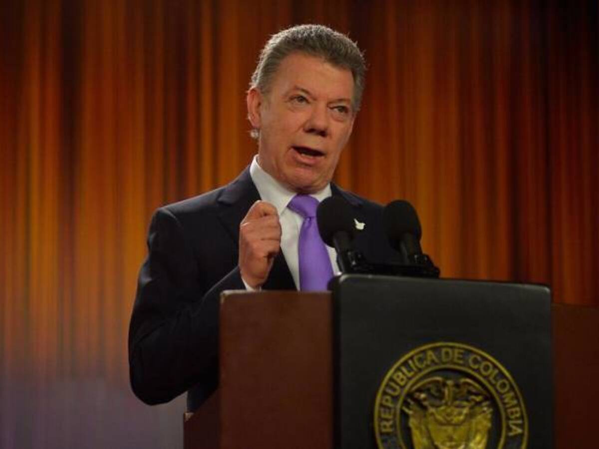 “Yo no pido cabezas de periodistas”: Santos por caso Vicky Dávila