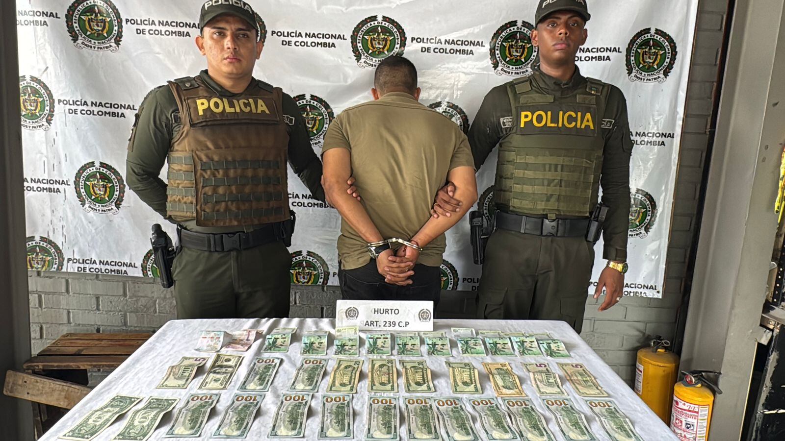 Hombre capturado por millonario hurto en el centro de Armenia. Foto: Cortesía Policía