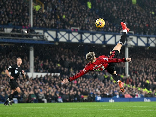 Alejandro Garnacho marcó un gol antológico para el Manchester United. (Photo by Shaun Botterill/Getty Images)