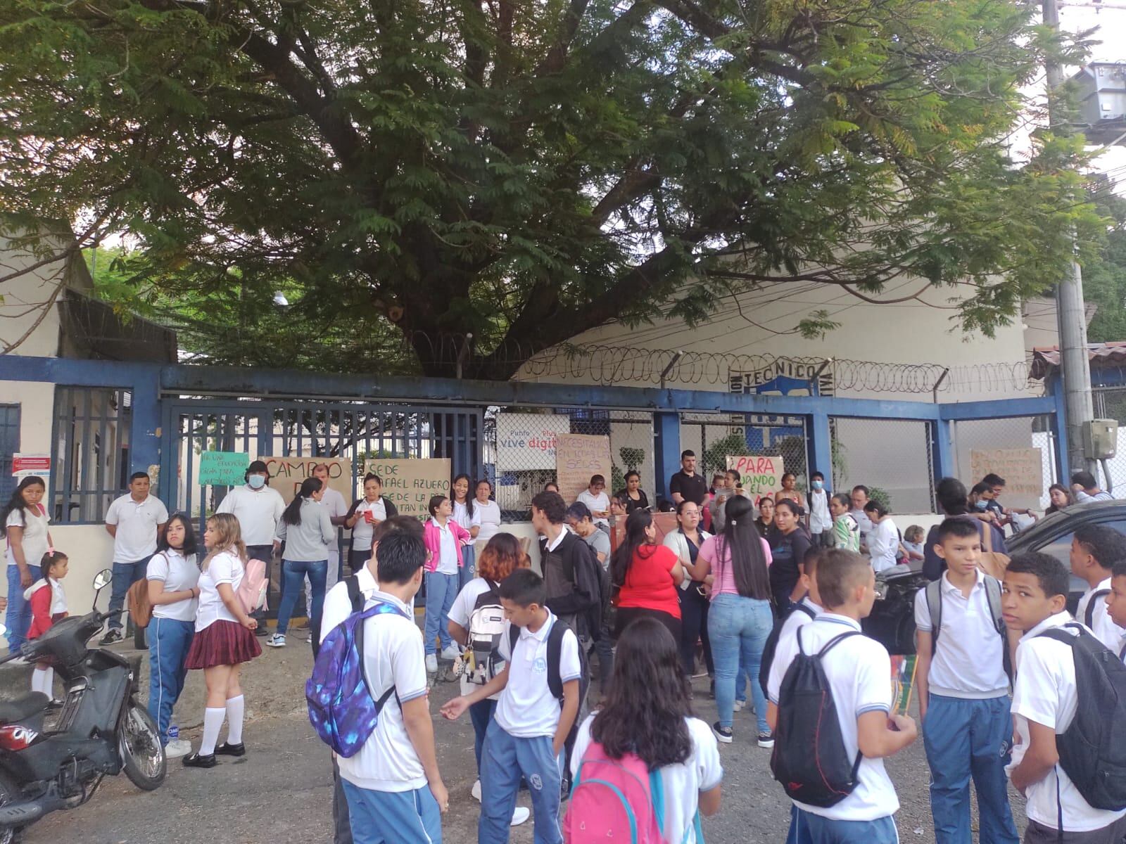 por el mal estado de la infraestructura de las sedes.