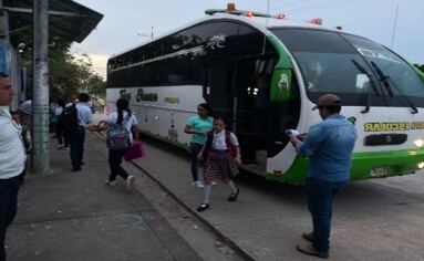 Cerca de mil estudiantes de Puerto Boyacá se quedaron sin transporte escolar por la falta de la realización del convenio con el municipio. / Foto: Suministrada.