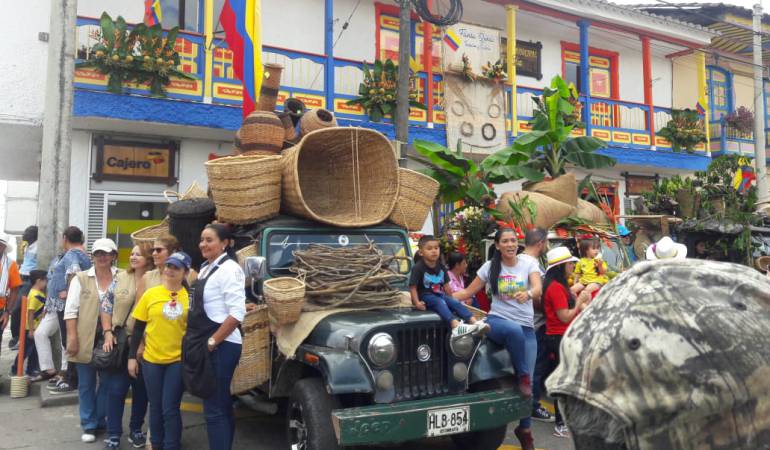 De lunes a viernes escuche 1150AM Las noticias de la región 