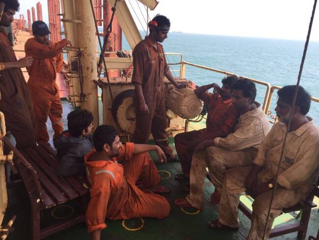 Un grupo de la tripulación de hindúes en el barco Agatis