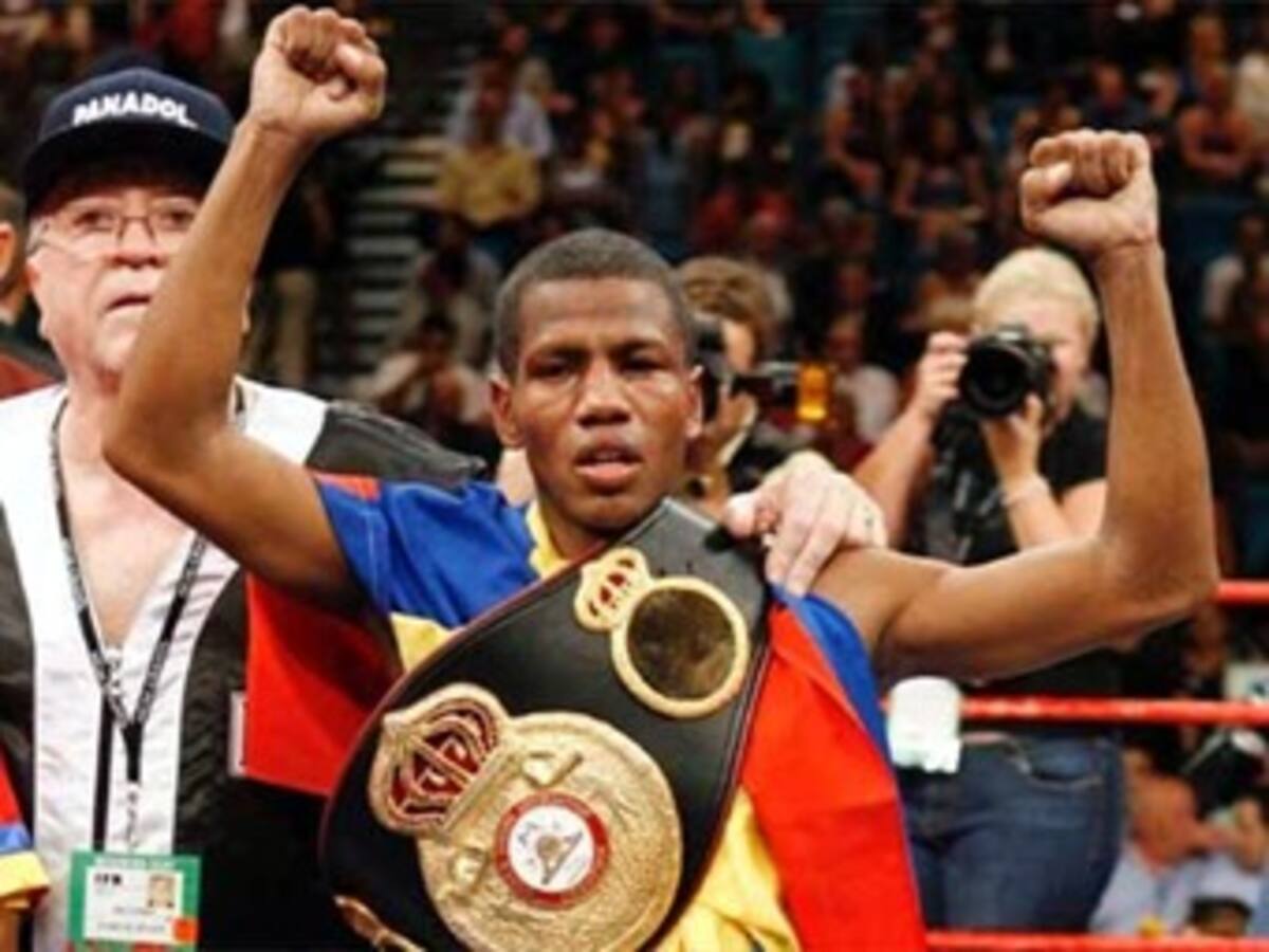 El boxeador colombiano César Canchila falla en intento de título mundial