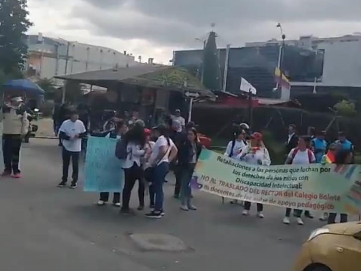 Caos en la calle 26 en Bogotá: comunidad educativa protesta contra la Secretaría de Educación