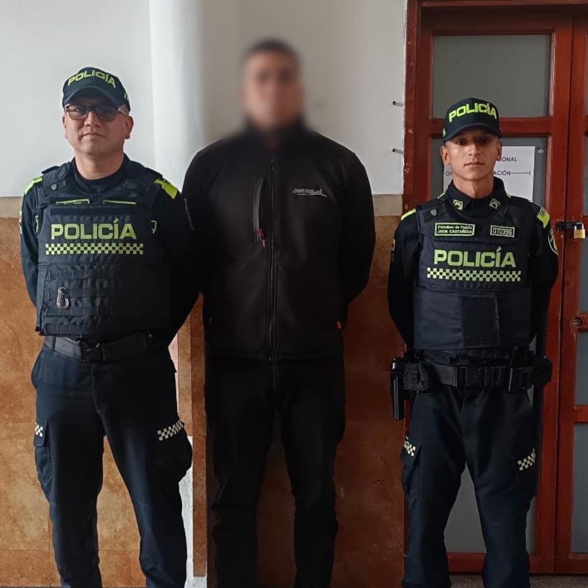 Capturan a falso asesor comercial de bancos en Bogotá: usaba chips, tarjetas y documentos falsos