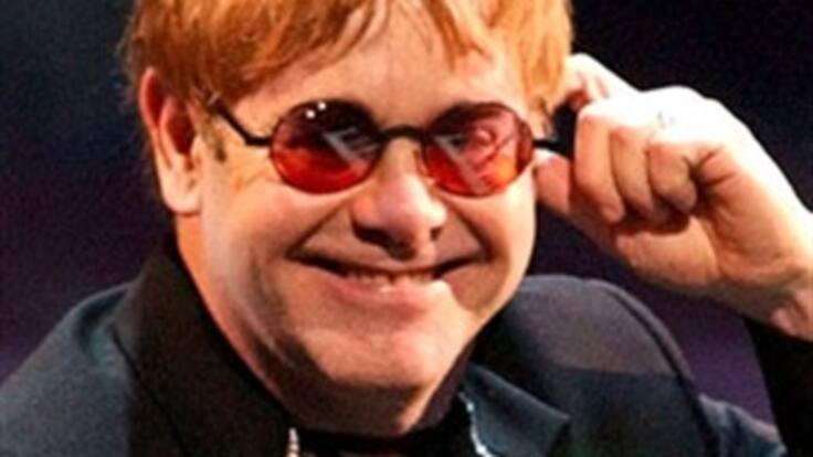 Elton John fue hospitalizado por una infección respiratoria severa