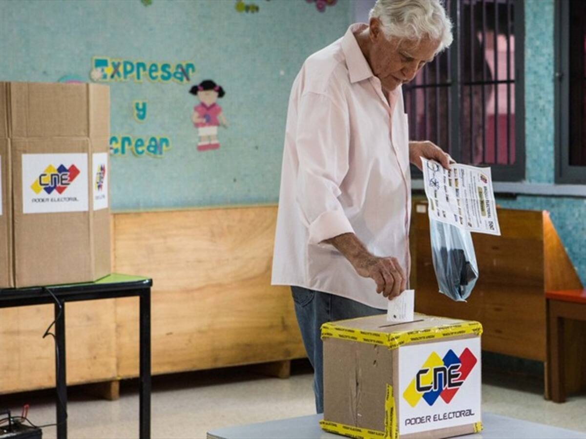 Santos desconoce resultados en Venezuela