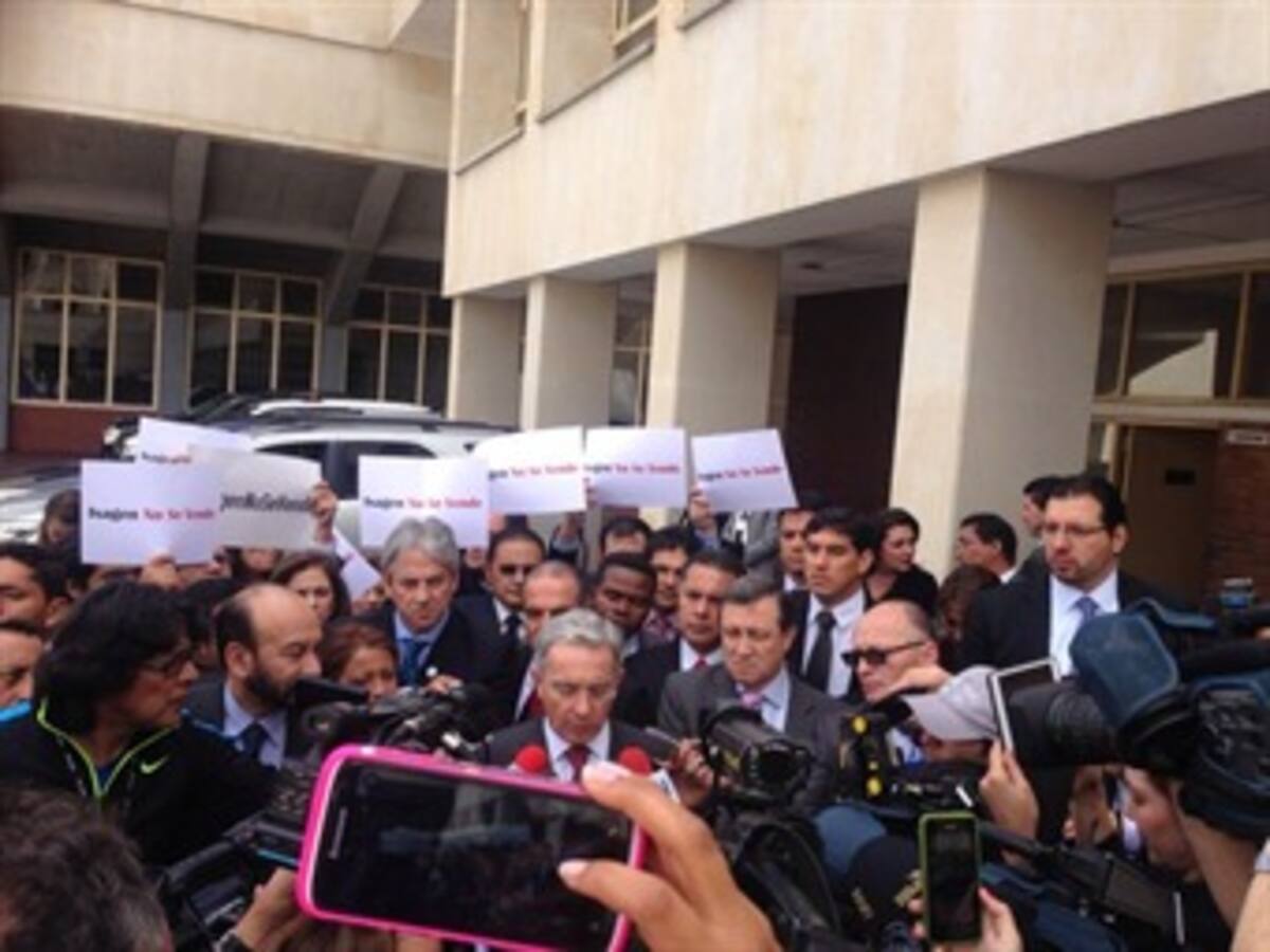 Uribismo protesta y se retira de la posesión presidencial