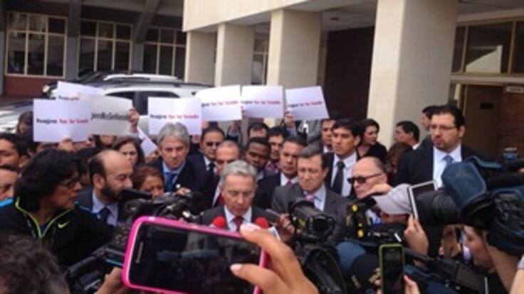 Uribismo protesta y se retira de la posesión presidencial