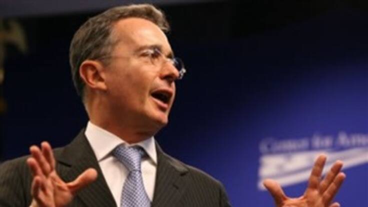 CNE definirá si autoriza foto de Uribe en tarjetones de 2014