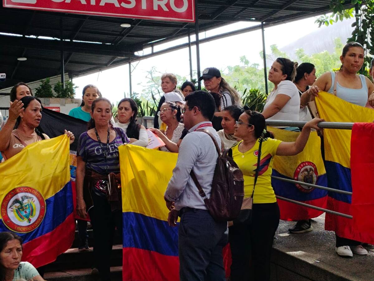 Nuevas protestas de extrabajadoras de servicios generales de colegios de Cúcuta