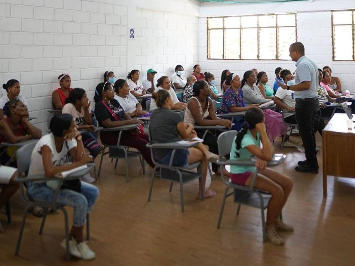 Distrito E comienza rutas de formación a emprendedores y personas que buscan empleo