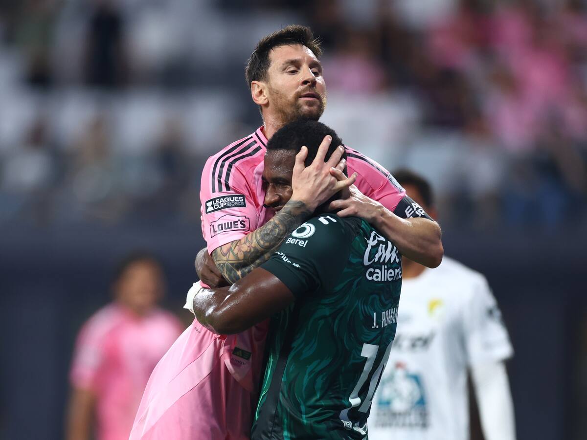 Video: El emotivo abrazo de Jhohan Romaña a Lionel Messi en su regreso a las canchas