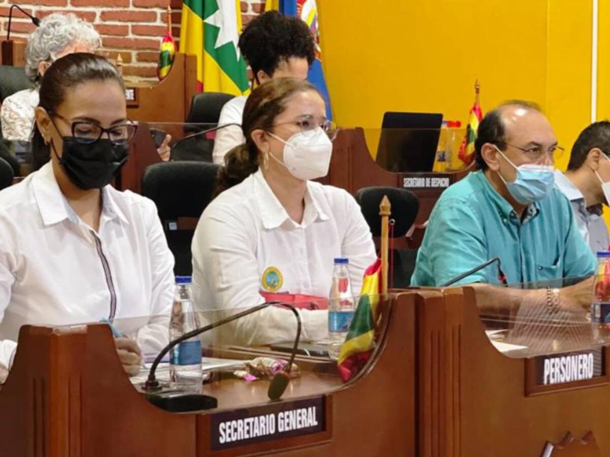Secretaria de Hacienda, Diana Villalba, argumentó la viabilidad del crédito