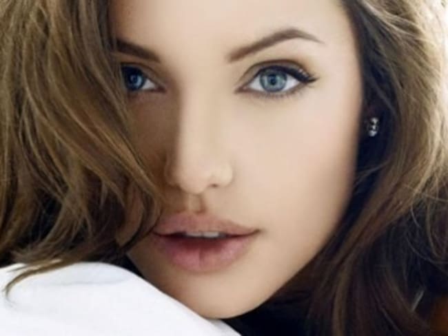 Angelina Jolie es hospitalizada por anorexia