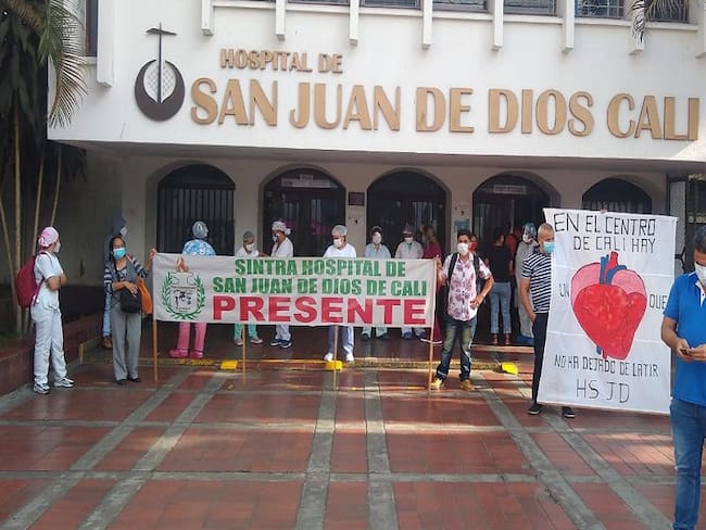 Protestas en el hospital San Juan de Dios afectado por la crisis financiera
