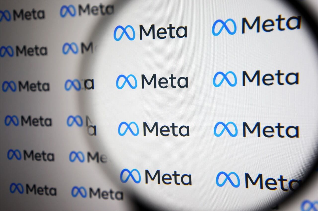 La compañía Meta desarrolló un traductor simultaneo.