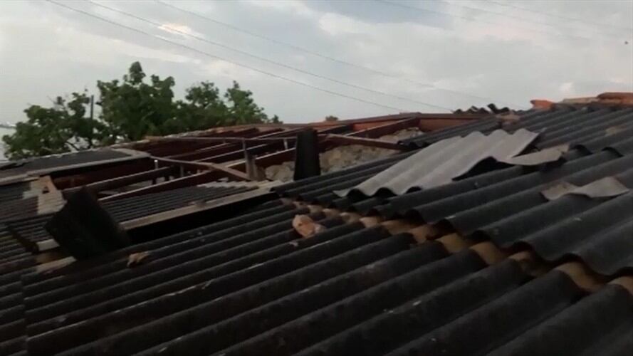 Fuertes vientos en Punta Arena deja 13 viviendas destechadas. Foto: Cortesía/ Luis Tarrá.