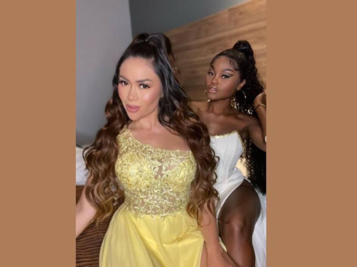 A Epa Colombia se le desajustó el vestido y mostró de más