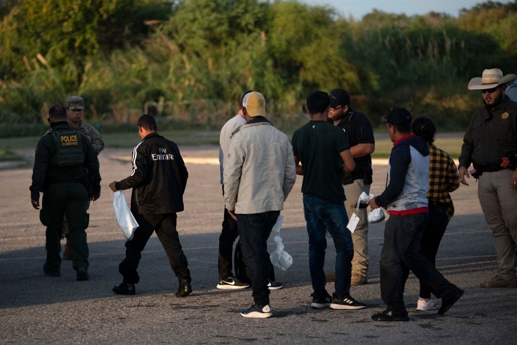 Imagen referencia migrantes (vía Getty Images)